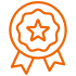Contour orange d'une médaille ou d'un badge avec une étoile au centre et des rubans, symbolisant qualité et excellence.